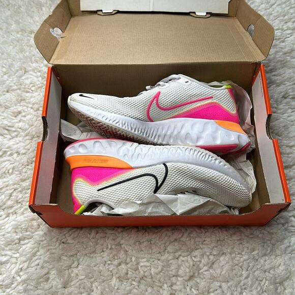 Nike Women's Renew Run Platinum Tint White Neon Size 10 Minor Wear Box Icluded - Picture 3 of 14